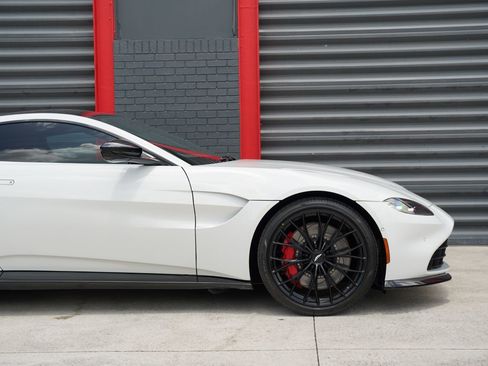 Used 2023 Aston Martin V8 Vantage Coupe RWD image 6
