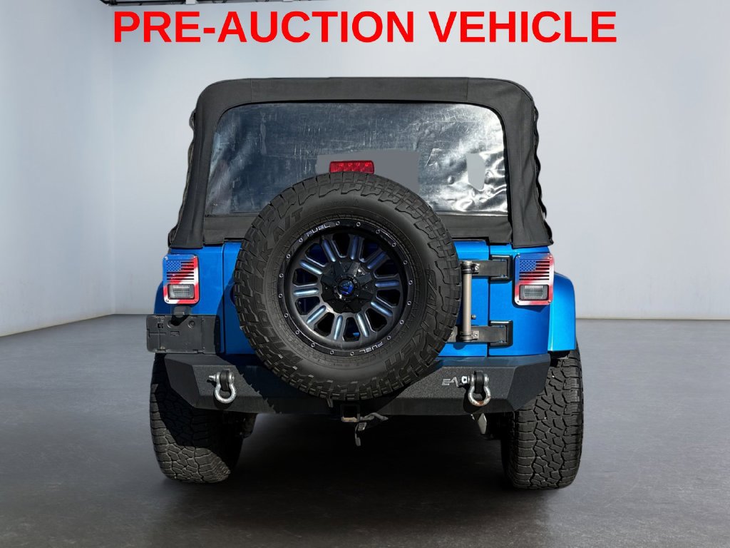 Used 2015 Jeep Wrangler Unlimited Sahara w/ Connectivity Group AWD/4WD image 4