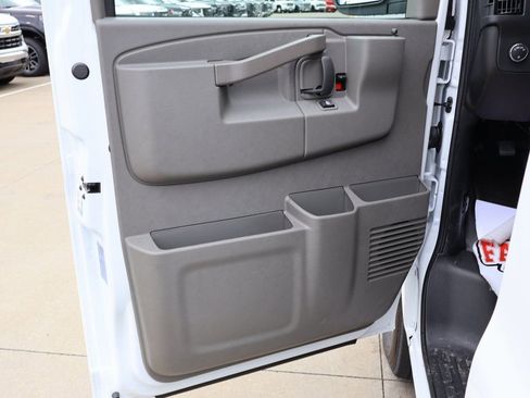 New 2025 GMC Savana 2500 w/ Enhanced Convenience Package RWD image 9