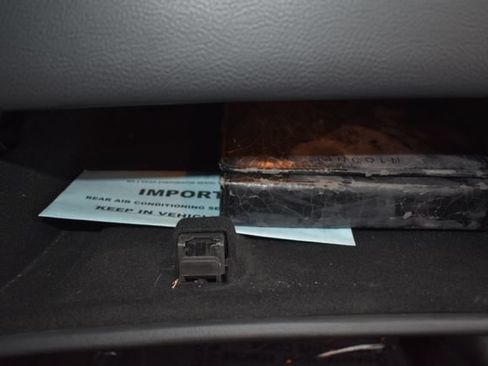 Used 2008 Lincoln Town Car Executive RWD image 44