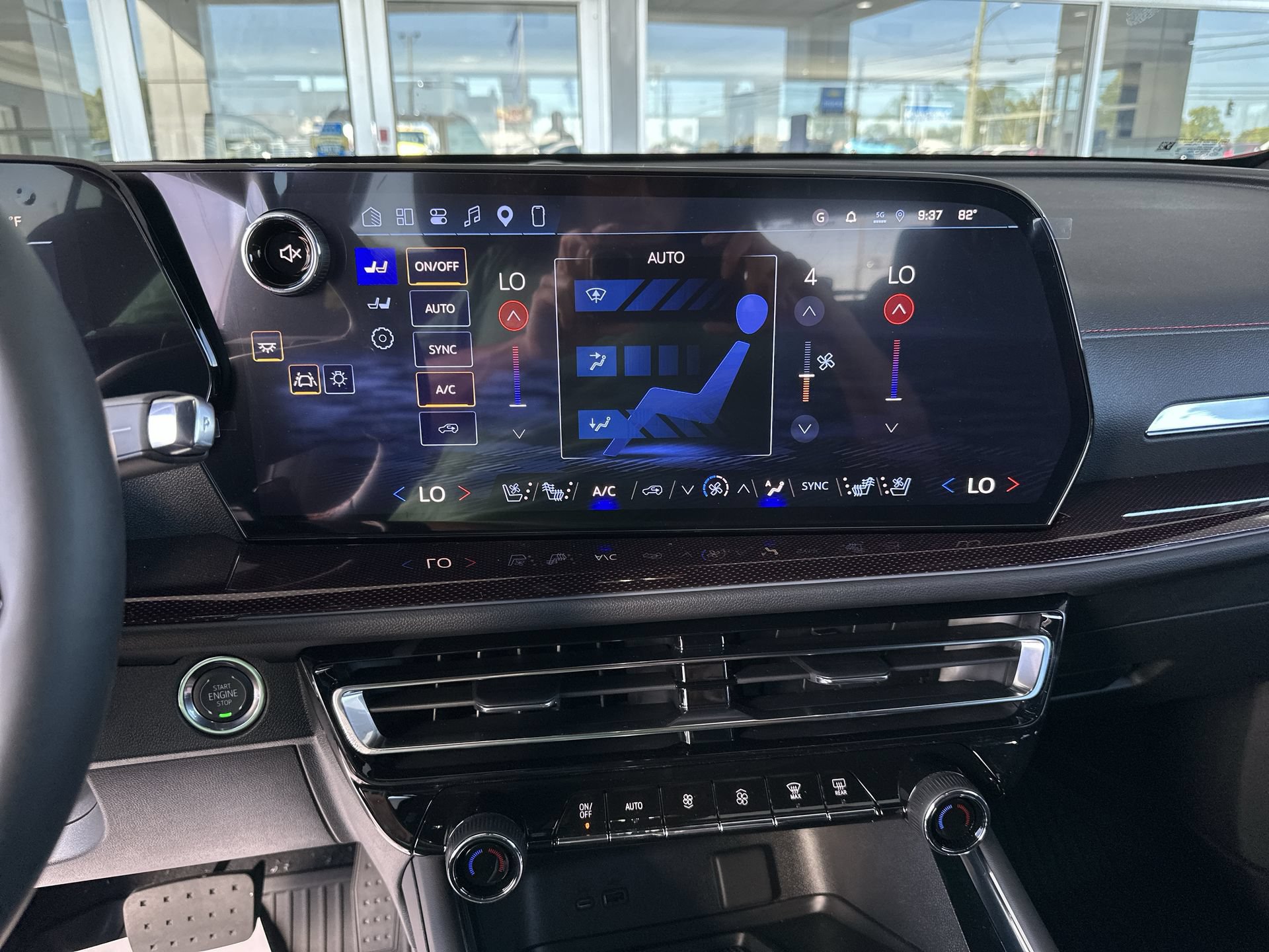 New 2027 Chevrolet Traverse RS w/ LPO, Floor Liner Package FWD image 33