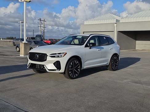 New 2026 Volvo XC60 B5 Ultra w/ Protection Package Premier AWD/4WD image 3