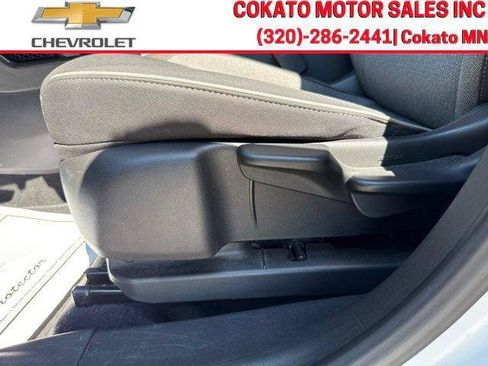 Used 2025 Chevrolet TrailBlazer LT AWD/4WD image 17