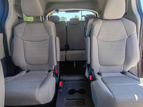 Used 2023 Toyota Sienna LE image 14