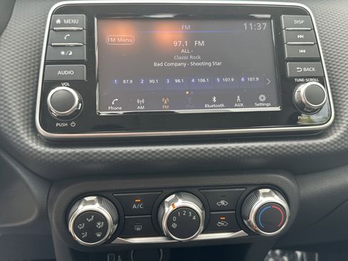 New 2024 Nissan Kicks S image 28