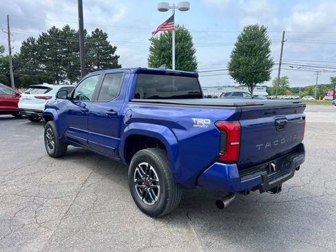 Used 2025 Toyota Tacoma TRD Sport AWD/4WD image 7