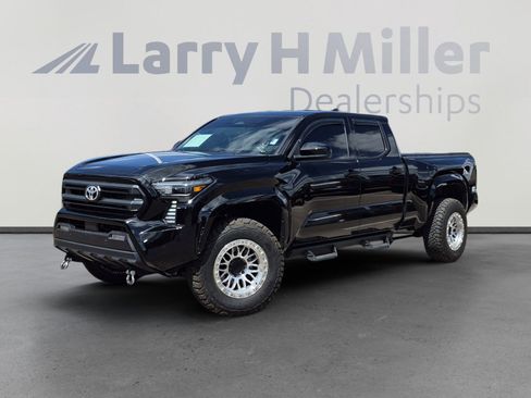Used 2025 Toyota Tacoma SR5 AWD/4WD image 1