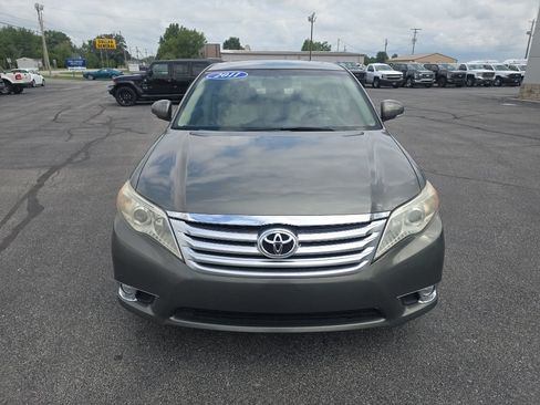 Used 2011 Toyota Avalon Limited FWD image 4