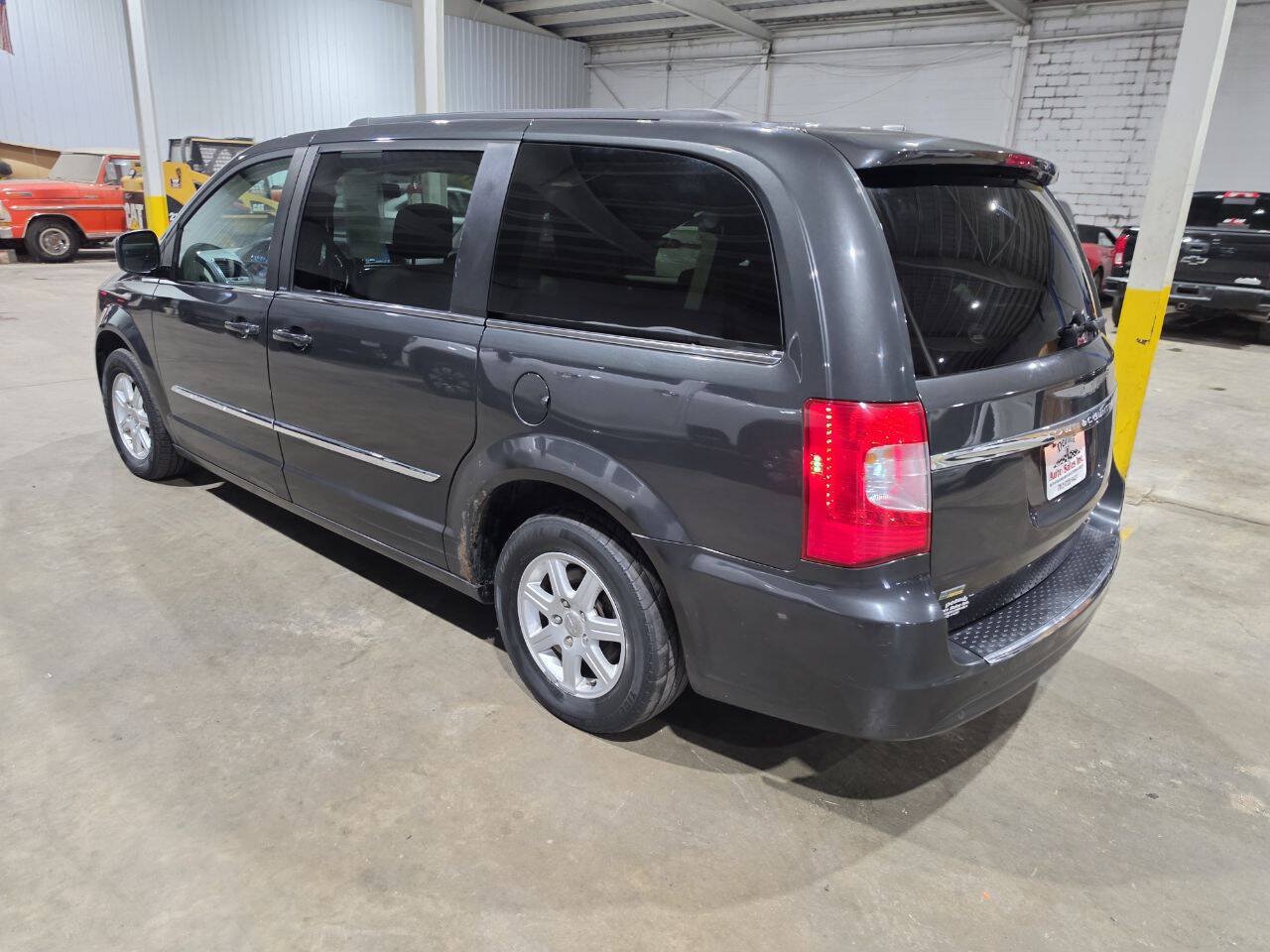 Used 2011 Chrysler Town & Country Touring FWD image 8