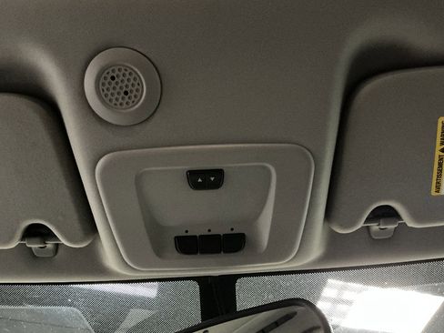 Used 2009 Chevrolet Impala LTZ FWD image 16