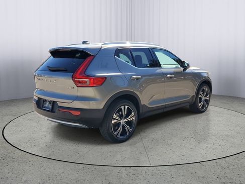 Used 2022 Volvo XC40 T5 Inscription w/ Advanced Package image 3