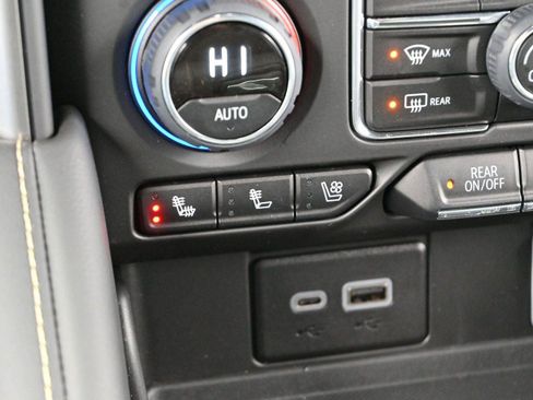 Used 2024 Chevrolet Suburban Premier AWD/4WD image 23