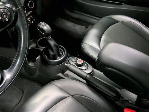 Used 2017 MINI Cooper 2-Door Hardtop image 15