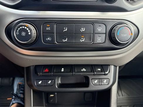 Used 2018 Chevrolet Colorado LT w/ LT Convenience Package AWD/4WD image 19