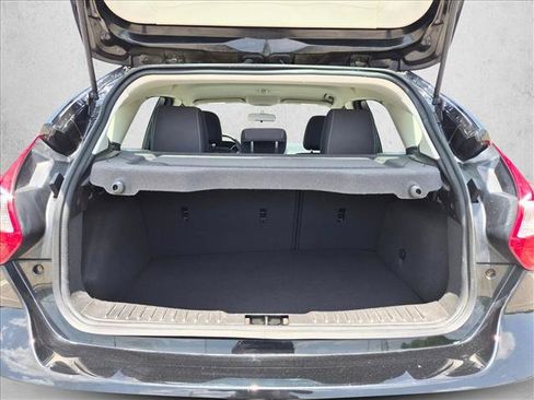 Used 2014 Ford Focus SE w/ SE Winter Package FWD image 6