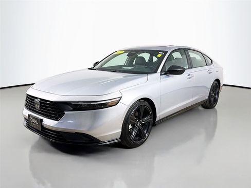 Used 2025 Honda Accord Sport image 4