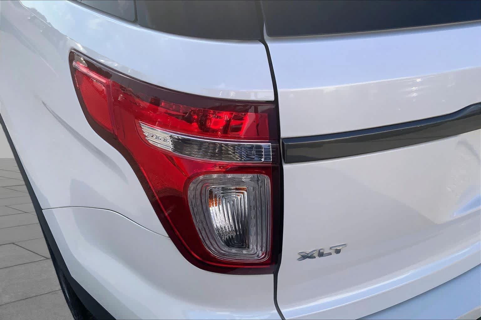 Used 2015 Ford Explorer XLT w/ Equipment Group 202A FWD image 29