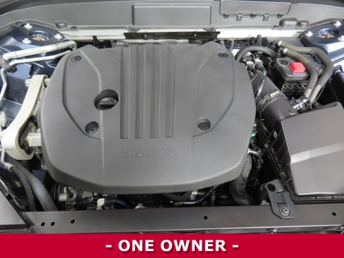 Used 2024 Volvo XC60 B5 Plus image 23