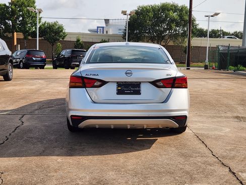 Used 2024 Nissan Altima 2.5 SV FWD image 7