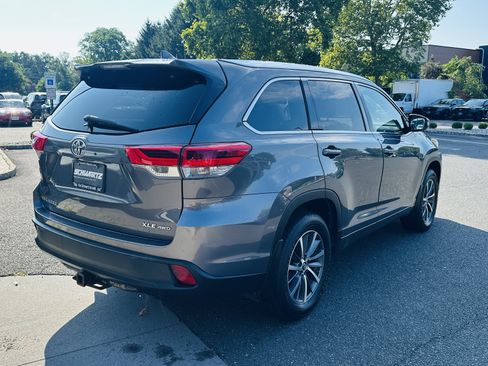 Used 2017 Toyota Highlander XLE AWD/4WD image 13