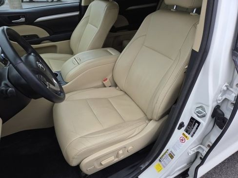 Used 2015 Toyota Highlander XLE image 16