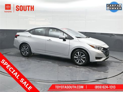 Used 2025 Nissan Versa SV image 1