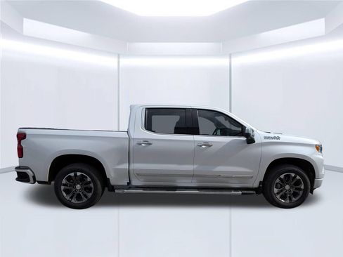 Used 2024 Chevrolet Silverado 1500 High Country AWD/4WD image 7