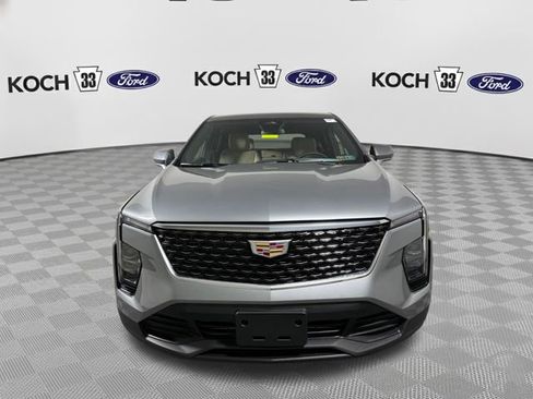 Used 2024 Cadillac XT4 Luxury FWD image 2