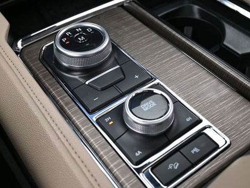 Used 2024 Ford Expedition Max Limited image 21