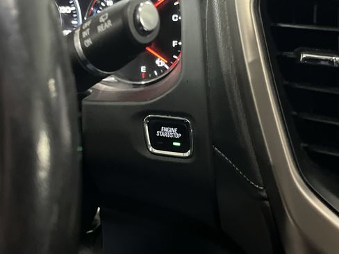 Used 2020 GMC Acadia Denali w/ Technology Package AWD/4WD image 17