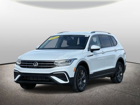 Used 2022 Volkswagen Tiguan SE image 1