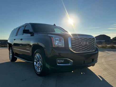 Used 2018 GMC Yukon XL Denali w/ Open Road Package image 3
