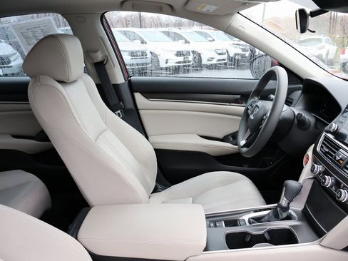 Certified 2018 Honda Accord EX image 8