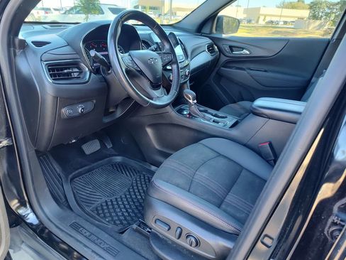 Used 2022 Chevrolet Equinox RS w/ Infotainment Package image 2