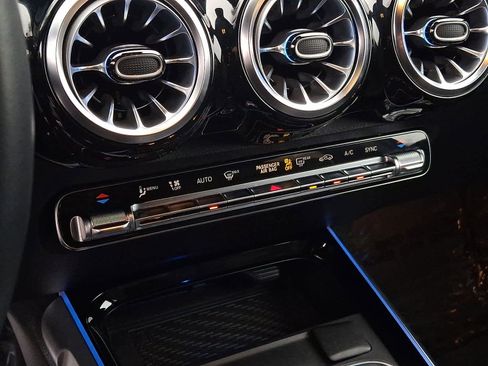 Used 2024 Mercedes-Benz GLB 250 4MATIC image 15