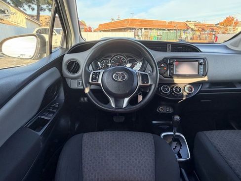 Used 2017 Toyota Yaris L image 14