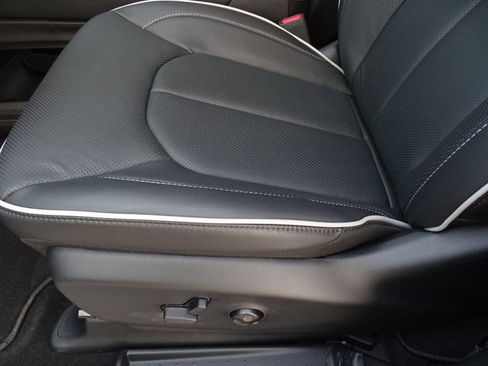 New 2024 Chrysler Pacifica Limited w/ S Appearance Package image 18