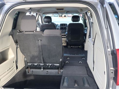 Used 2017 Dodge Grand Caravan SE image 44