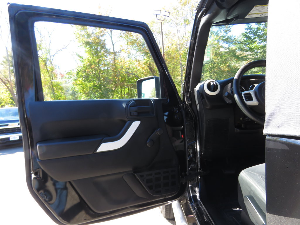 Used 2015 Jeep Wrangler Sport AWD/4WD image 9