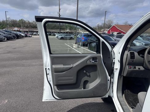Used 2018 Nissan Frontier S RWD image 10