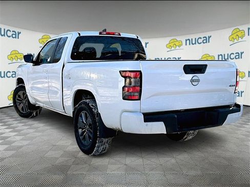 Used 2025 Nissan Frontier SV image 2