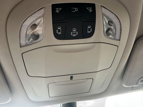 Used 2024 Chrysler Pacifica Select image 41