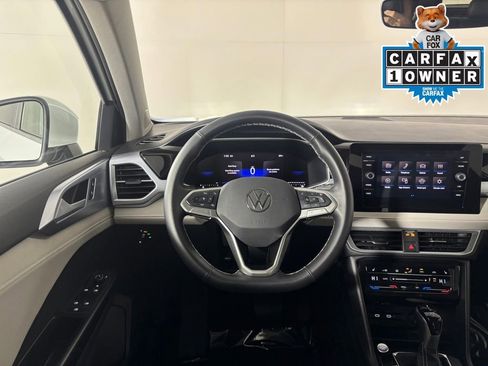 Used 2025 Volkswagen Taos SE image 15