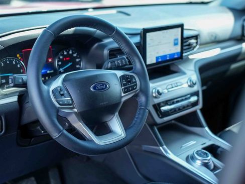 Used 2023 Ford Explorer XLT w/ Equipment Group 202A AWD/4WD image 26