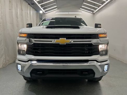 Used 2025 Chevrolet Silverado 2500 LT w/ Convenience Package AWD/4WD image 3