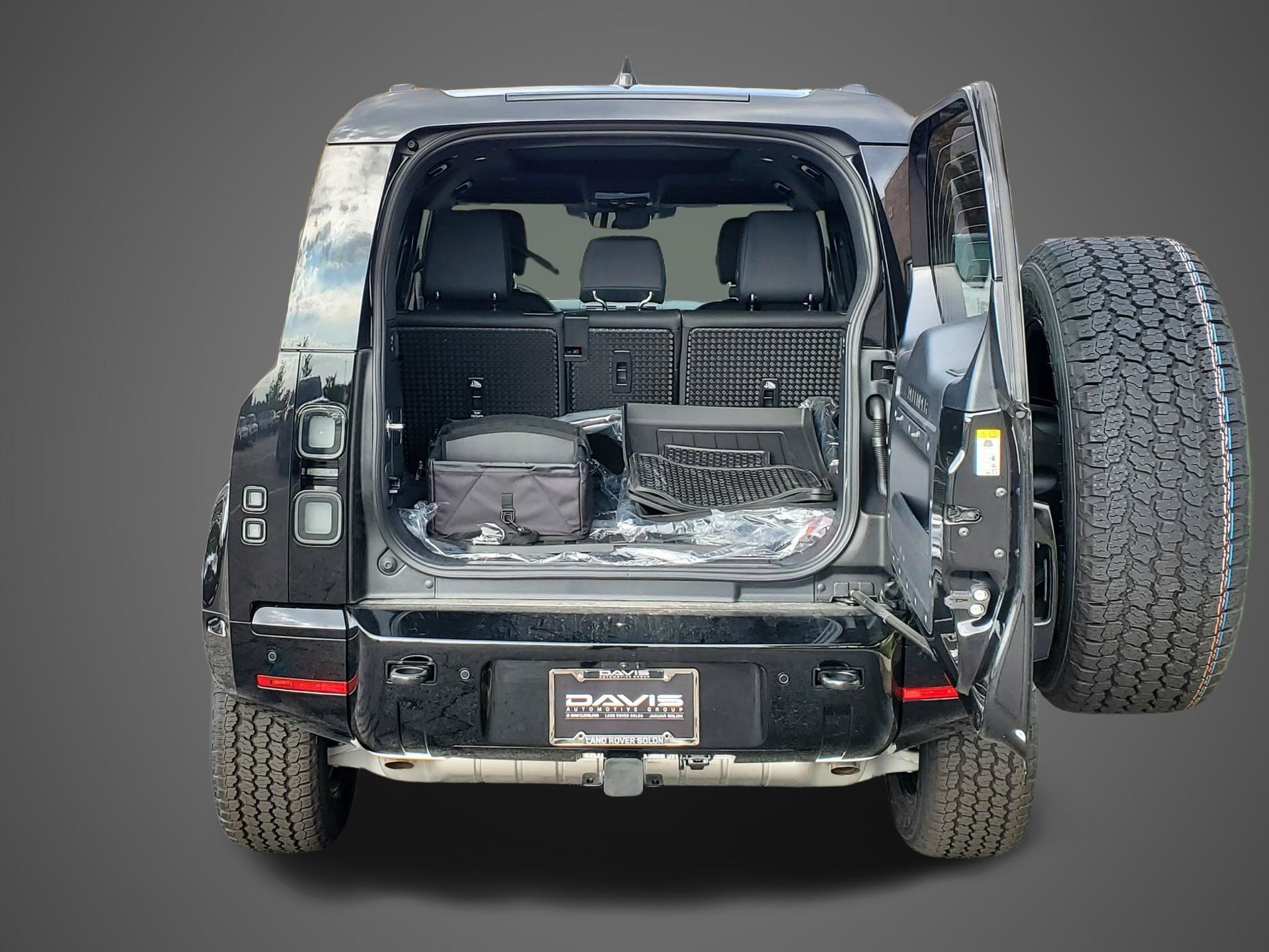 New 2026 Land Rover Defender 110 X-Dynamic SE AWD/4WD image 7