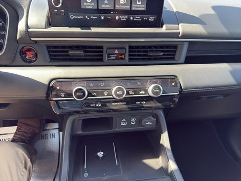 Used 2024 Honda Pilot Touring image 23