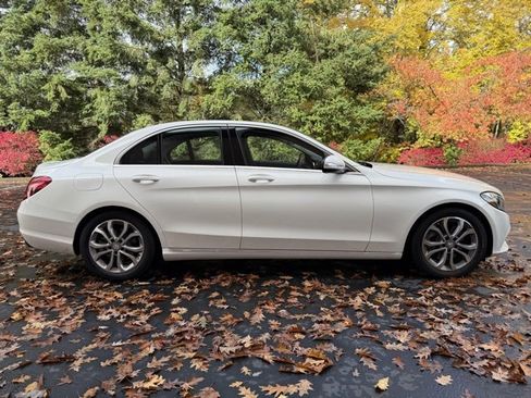 Used 2015 Mercedes-Benz C 300 Sedan image 4