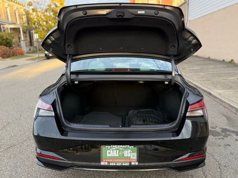 Used 2022 Hyundai Elantra Limited image 12