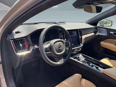 Certified 2025 Volvo V60 B5 Cross Country Ultra image 4